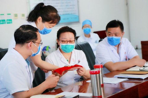 3【党史学习教育系列活动】复兴医院党委举办“传承红色基因，砥砺初心使命”老党员讲党课活动_meitu_3_conew1.jpg